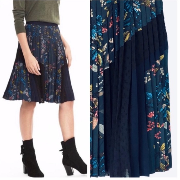 Banana Republic Dresses & Skirts - Banana Republic Pleated Floral Skirt Size 8